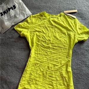NWT skims fits everybody t shirt size XS